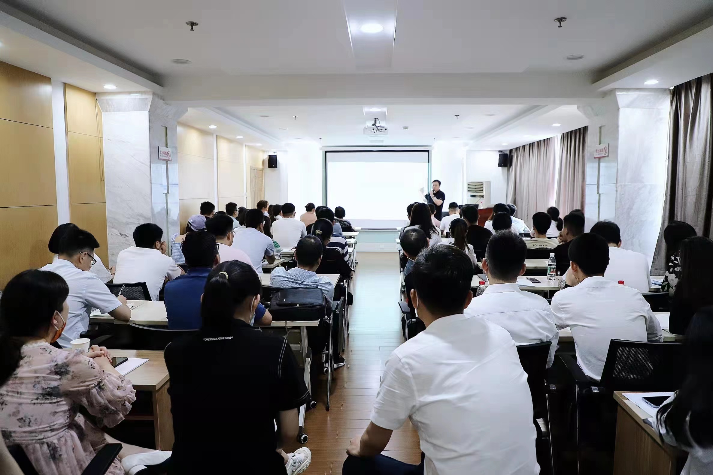 �������ս�����̳- ��Ȩ���Ĳ��˵�����